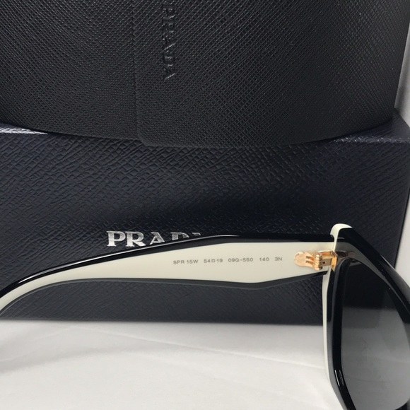 💯 - New - These PR 15WS sunglasses from Prada are a perfect example of timel… - Picture 10 of 14
